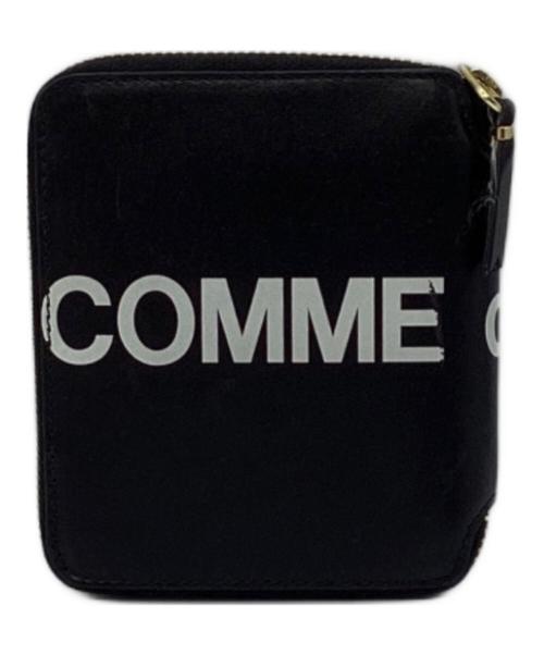 COMME des GARCONS（コムデギャルソン）COMME des GARCONS (コムデギャルソン) ヒュージロゴラウンドジップウォレット ブラックの古着・服飾アイテム