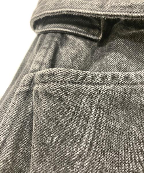 COMOLI（コモリ）COMOLI (コモリ) BELTED DENIM PANTS/ベルテッドデニムパンツ ブラック サイズ:2の古着・服飾アイテム