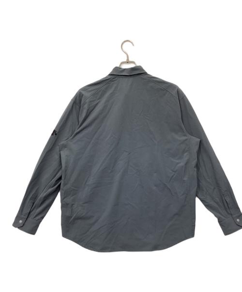 DESCENTE ALLTERRAIN（デザイント オルテライン）DESCENTE ALLTERRAIN (デザイント オルテライン) テックロングスリーブシャツ グレー サイズ:Lの古着・服飾アイテム