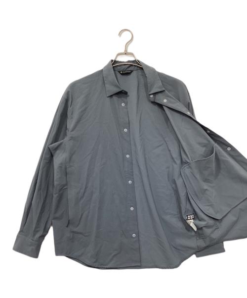 DESCENTE ALLTERRAIN（デザイント オルテライン）DESCENTE ALLTERRAIN (デザイント オルテライン) テックロングスリーブシャツ グレー サイズ:Lの古着・服飾アイテム