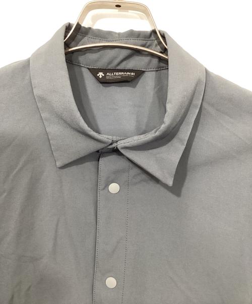 DESCENTE ALLTERRAIN（デザイント オルテライン）DESCENTE ALLTERRAIN (デザイント オルテライン) テックロングスリーブシャツ グレー サイズ:Lの古着・服飾アイテム