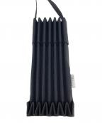 me ISSEY MIYAKEミーイッセイ ミヤケ）の古着「プリーツショルダーバッグ/TRUNK PLEATS BAG」｜ブラック