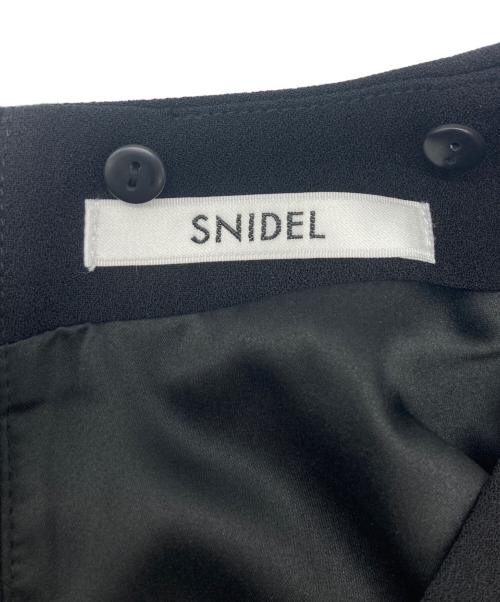 Snidel（スナイデル）Snidel (スナイデル) エンブロイダリーカラーマーメイドワンピース ブラック 未使用品の古着・服飾アイテム