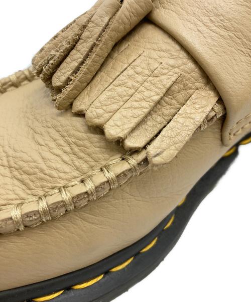 Dr.Martens（ドクターマーチン）Dr.Martens (ドクターマーチン) ADRIAN タッセルローファー ベージュ サイズ:US7/UK5/EUR38の古着・服飾アイテム