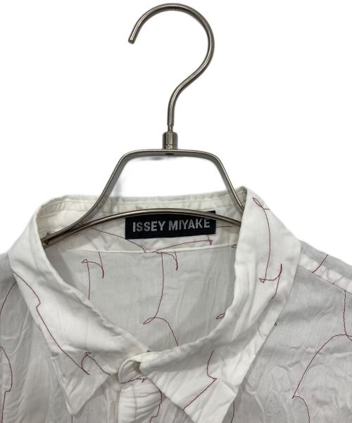 ISSEY MIYAKE（イッセイミヤケ）ISSEY MIYAKE (イッセイミヤケ) 刺繍デザインシャツ ホワイト サイズ:1の古着・服飾アイテム