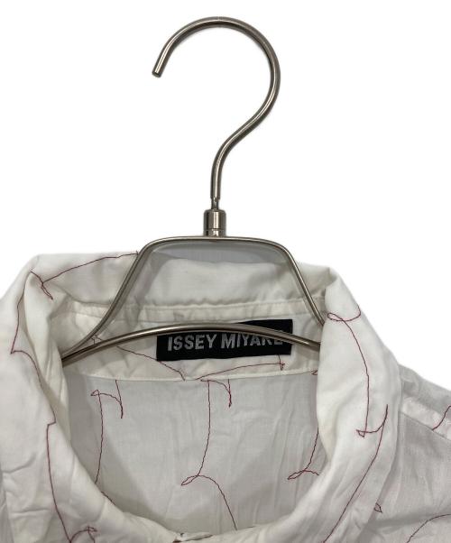 ISSEY MIYAKE（イッセイミヤケ）ISSEY MIYAKE (イッセイミヤケ) 刺繍デザインシャツ ホワイト サイズ:1の古着・服飾アイテム