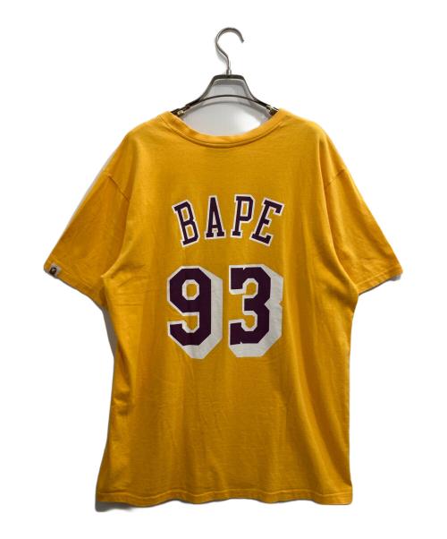 A BATHING APE（アベイシングエイプ）A BATHING APE (アベイシングエイプ) MITCHELL & NESS (ミッチェルアンドネス) Lakers Tee イエロー サイズ:Lの古着・服飾アイテム