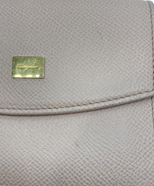 Salvatore Ferragamo（サルヴァトーレ フェラガモ）Salvatore Ferragamo (サルヴァトーレ フェラガモ) 3つ折り財布 ライトピンクの古着・服飾アイテム