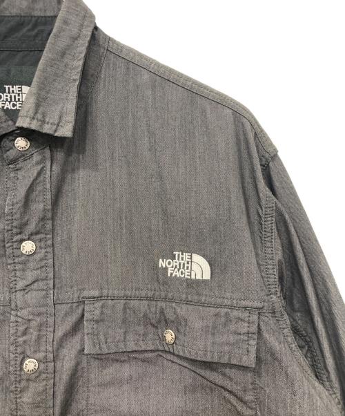 THE NORTH FACE（ザ ノース フェイス）THE NORTH FACE (ザ ノース フェイス) L/S NYLON DENIM NUPTSE SHIRT/ロングスリーブ ナイロン デニム ヌプシ シャツ グレー サイズ:XL 未使用品の古着・服飾アイテム