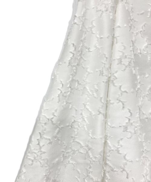 GRACE CONTINENTAL（（グレースコンチネンタル）GRACE CONTINENTAL (（グレースコンチネンタル) フラワージャガードタックスカート ホワイト サイズ:38の古着・服飾アイテム