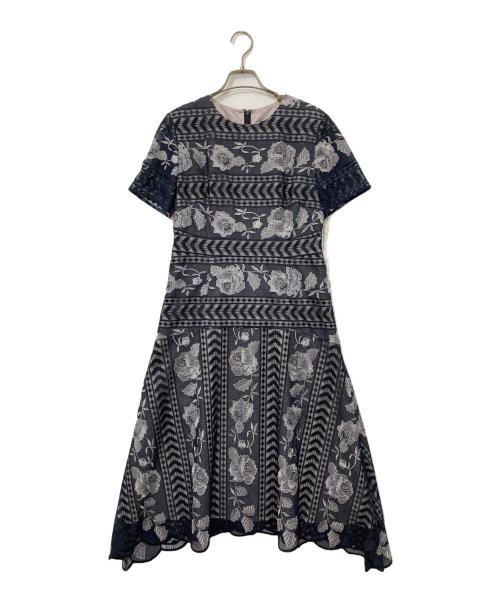 Diagram GRACE CONTINENTAL（ダイアグラム グレースコンチネンタル）Diagram GRACE CONTINENTAL (ダイアグラム グレースコンチネンタル) ライン刺繍ワンピース ネイビー サイズ:38の古着・服飾アイテム