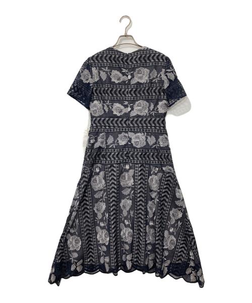 Diagram GRACE CONTINENTAL（ダイアグラム グレースコンチネンタル）Diagram GRACE CONTINENTAL (ダイアグラム グレースコンチネンタル) ライン刺繍ワンピース ネイビー サイズ:38の古着・服飾アイテム