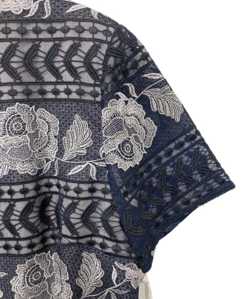 Diagram GRACE CONTINENTAL（ダイアグラム グレースコンチネンタル）Diagram GRACE CONTINENTAL (ダイアグラム グレースコンチネンタル) ライン刺繍ワンピース ネイビー サイズ:38の古着・服飾アイテム