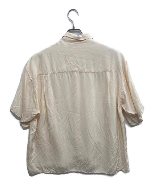 H BEAUTY&YOUTH（エイチ ビューティー&ユース）H BEAUTY&YOUTH (エイチ ビューティー&ユース) WASHED RAYON SQUARE CUT REGULAR SHIRT/ウォッシュド レーヨン スクエアカット レギュラーシャツ アイボリー サイズ:Sの古着・服飾アイテム