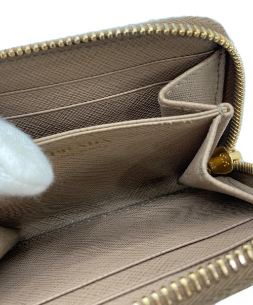 PRADA（プラダ）PRADA (プラダ) コンパクトウォレット ベージュの古着・服飾アイテム