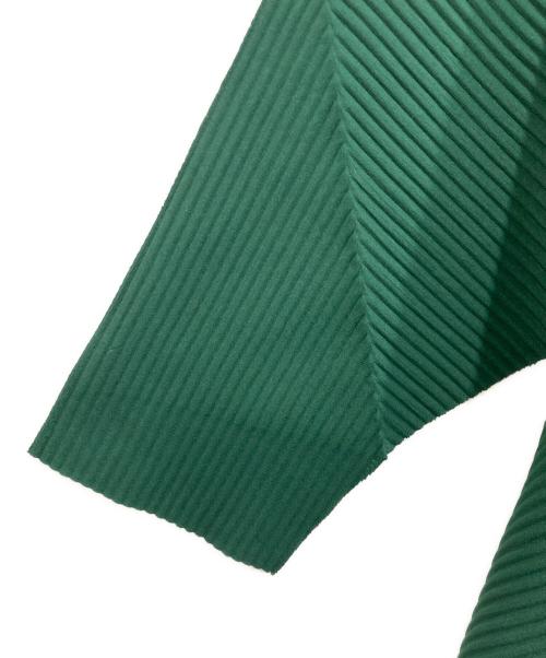 me ISSEY MIYAKE（ミーイッセイ ミヤケ）me ISSEY MIYAKE (ミーイッセイ ミヤケ) ハイネック変形プリーツカットソー グリーン サイズ:-の古着・服飾アイテム
