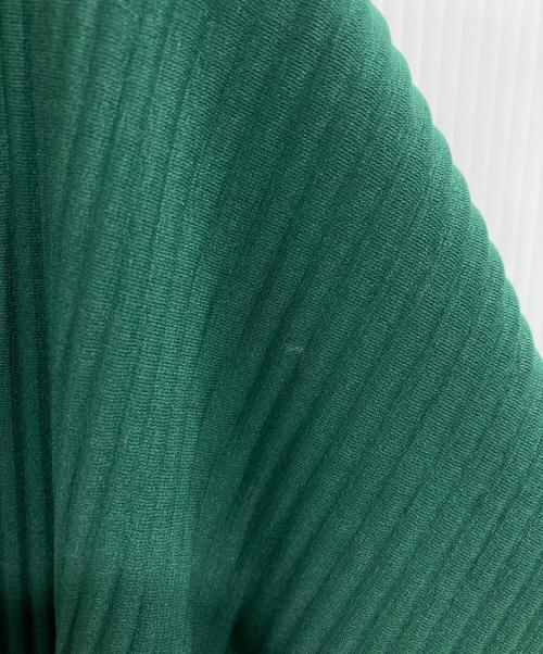 me ISSEY MIYAKE（ミーイッセイ ミヤケ）me ISSEY MIYAKE (ミーイッセイ ミヤケ) ハイネック変形プリーツカットソー グリーン サイズ:-の古着・服飾アイテム