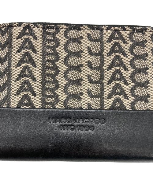 MARC JACOBS（マークジェイコブズ）MARC JACOBS (マークジェイコブズ) THE MONOGRAM JACQUARD ZIP AROUND WALLET ブラックの古着・服飾アイテム