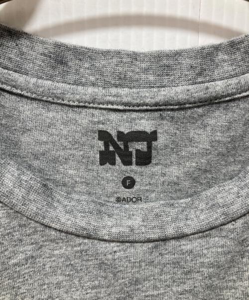 NewJeans（ニュージーンズ）newjeans (ニュージーンズ) プリントTシャツ グレー サイズ:Fの古着・服飾アイテム