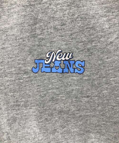 NewJeans（ニュージーンズ）newjeans (ニュージーンズ) プリントTシャツ グレー サイズ:Fの古着・服飾アイテム