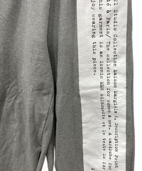 MM6 Maison Margiela（エムエムシックスメゾンマルジェラ）MM6 Maison Margiela (エムエムシックスメゾンマルジェラ) Text Graphic Split Lounge Pants/テキスト　グラフィック　スピリット　ラウンジ　パンツ グレー サイズ:Ｓの古着・服飾アイテム
