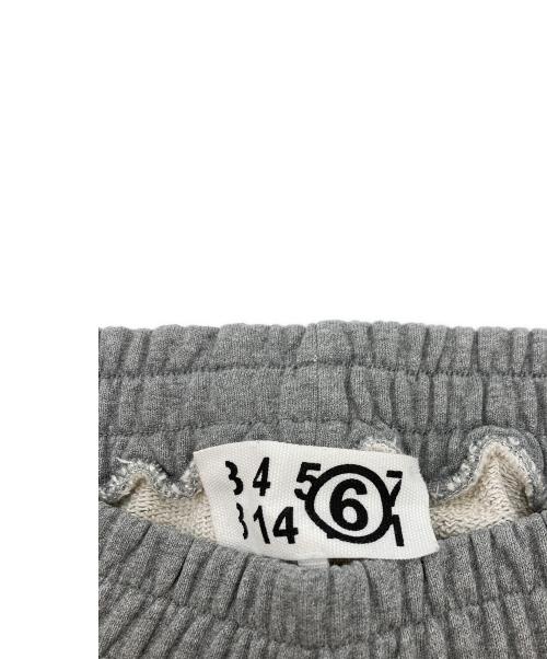 MM6 Maison Margiela（エムエムシックスメゾンマルジェラ）MM6 Maison Margiela (エムエムシックスメゾンマルジェラ) Text Graphic Split Lounge Pants/テキスト　グラフィック　スピリット　ラウンジ　パンツ グレー サイズ:Ｓの古着・服飾アイテム