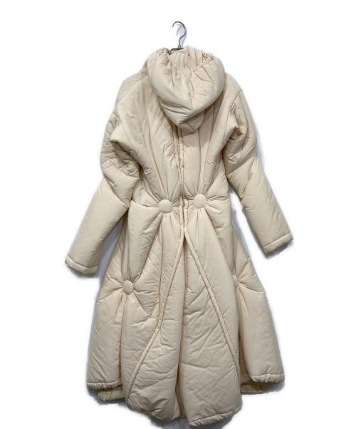 ISSEY MIYAKE（イッセイミヤケ）ISSEY MIYAKE (イッセイミヤケ) ギャザー変形パデットロングコート アイボリー サイズ:1の古着・服飾アイテム