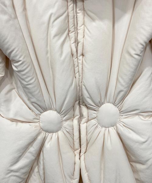 ISSEY MIYAKE（イッセイミヤケ）ISSEY MIYAKE (イッセイミヤケ) ギャザー変形パデットロングコート アイボリー サイズ:1の古着・服飾アイテム