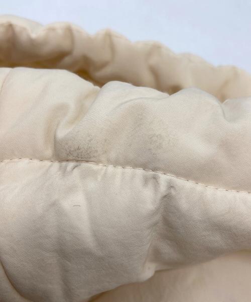 ISSEY MIYAKE（イッセイミヤケ）ISSEY MIYAKE (イッセイミヤケ) ギャザー変形パデットロングコート アイボリー サイズ:1の古着・服飾アイテム