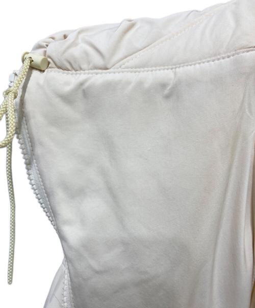 ISSEY MIYAKE（イッセイミヤケ）ISSEY MIYAKE (イッセイミヤケ) ギャザー変形パデットロングコート アイボリー サイズ:1の古着・服飾アイテム