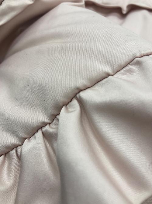 TO BE CHIC（トゥービーシック）TO BE CHIC (トゥービーシック) フリルデザイン ダウンジャケット ライトピンク サイズ:40の古着・服飾アイテム