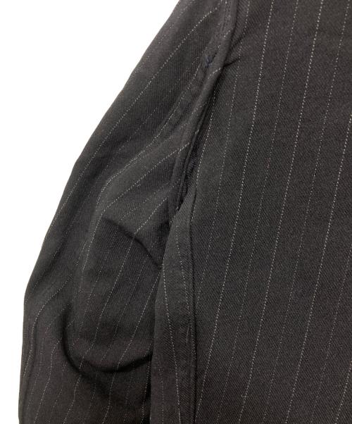 COMME des GARCONS HOMME PLUS（コムデギャルソンオムプリュス）COMME des GARCONS HOMME PLUS (コムデギャルソンオムプリュス) ポリ縮絨ストライプ重ねジャケット ネイビー サイズ:XSの古着・服飾アイテム