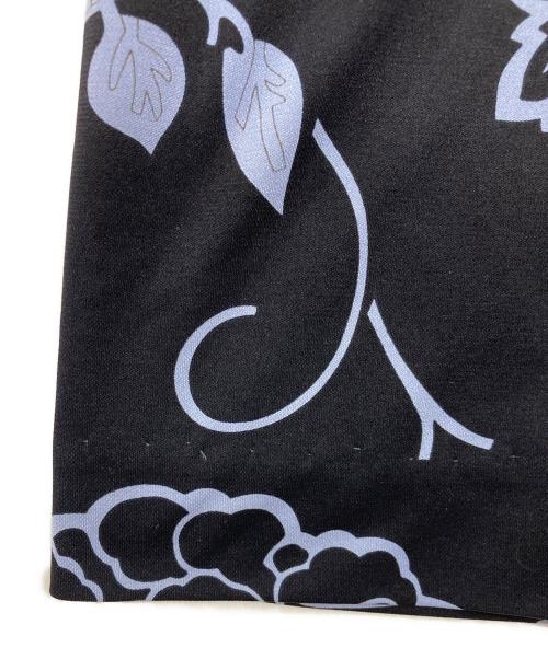 LEONARD FASHION（レオナールファッション）LEONARD FASHION (レオナールファッション) 花柄スカート ブラック×ブルー サイズ:42の古着・服飾アイテム