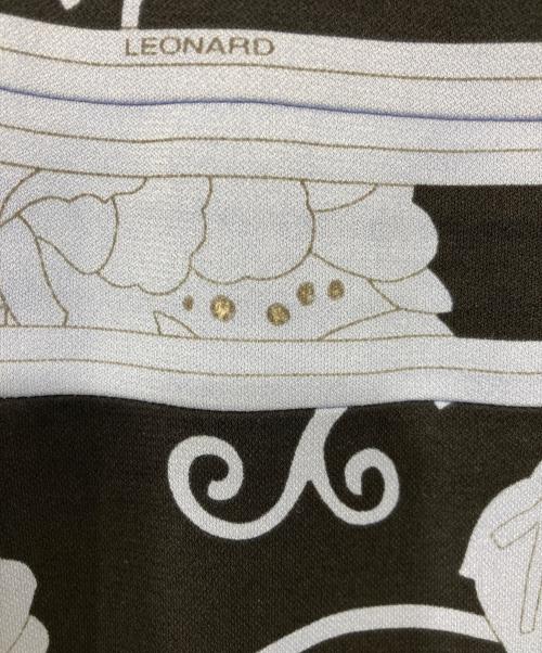 LEONARD FASHION（レオナールファッション）LEONARD FASHION (レオナールファッション) 花柄スカート ブラック×ブルー サイズ:42の古着・服飾アイテム