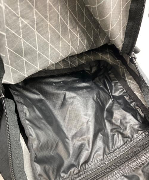and wander（アンドワンダー）and wander (アンドワンダー) X-Pac 20L daypack ブラックの古着・服飾アイテム
