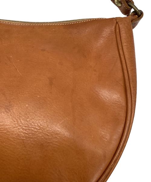 IL BISONTE（イル ビゾンテ）IL BISONTE (イル ビゾンテ) 三日月型レザーショルダーバッグ ブラウンの古着・服飾アイテム