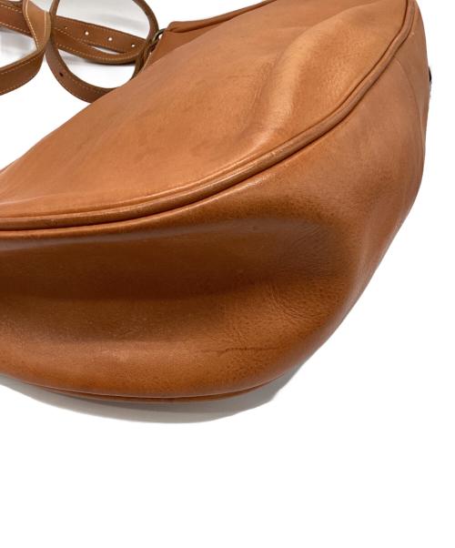 IL BISONTE（イル ビゾンテ）IL BISONTE (イル ビゾンテ) 三日月型レザーショルダーバッグ ブラウンの古着・服飾アイテム