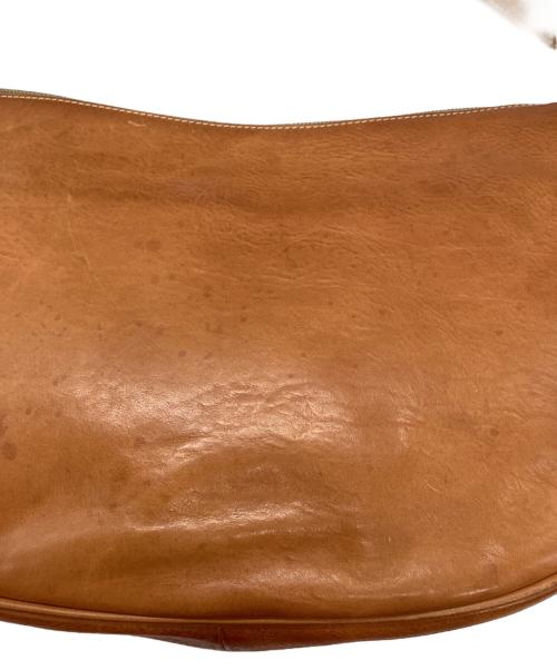 IL BISONTE（イル ビゾンテ）IL BISONTE (イル ビゾンテ) 三日月型レザーショルダーバッグ ブラウンの古着・服飾アイテム