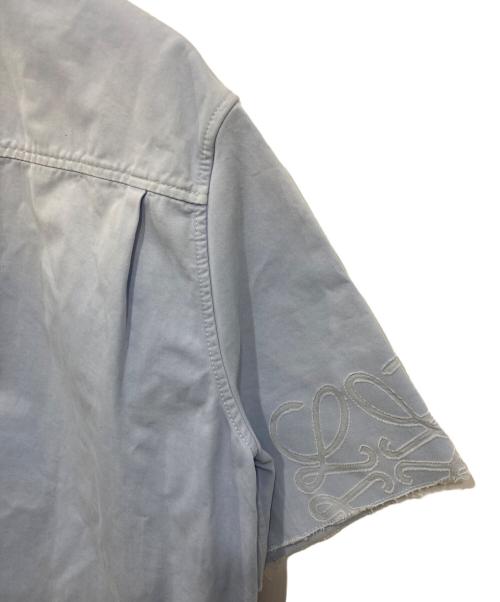 LOEWE（ロエベ）LOEWE (ロエベ) ウォッシュ加工コットンツイル アナグラム ショートスリーブ シャツ ブルー サイズ:38の古着・服飾アイテム