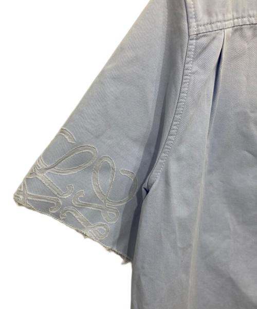 LOEWE（ロエベ）LOEWE (ロエベ) ウォッシュ加工コットンツイル アナグラム ショートスリーブ シャツ ブルー サイズ:38の古着・服飾アイテム