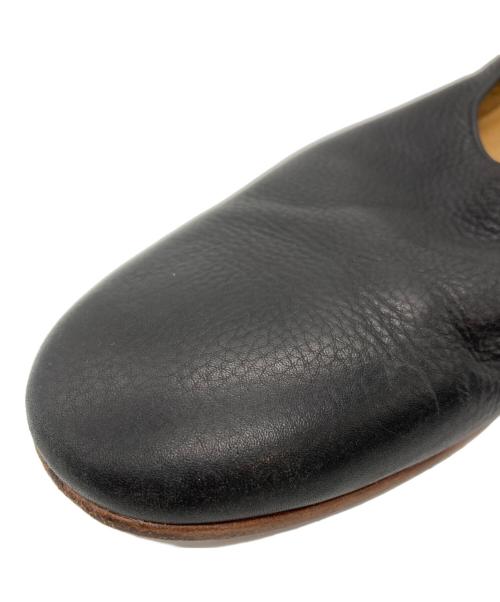 que（キュー）que (キュー) レザースリッポン ブラック サイズ:Mの古着・服飾アイテム