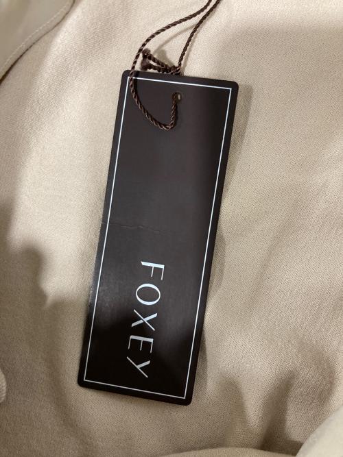 FOXEY（フォクシー）FOXEY (フォクシー) ノースリーブワンピース ベージュ サイズ:40の古着・服飾アイテム