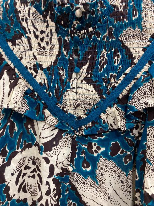 SOULEIADO（ソレイアード）SOULEIADO (ソレイアード) コットンプリント シャーリングブラウス ブルー サイズ:36の古着・服飾アイテム