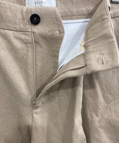 STUDIO NICHOLSON（スタジオ ニコルソン）STUDIO NICHOLSON (スタジオ ニコルソン) BUSHEL VOLUME PANTS/ボリューム　パンツブッシェル キャメル サイズ:Sの古着・服飾アイテム