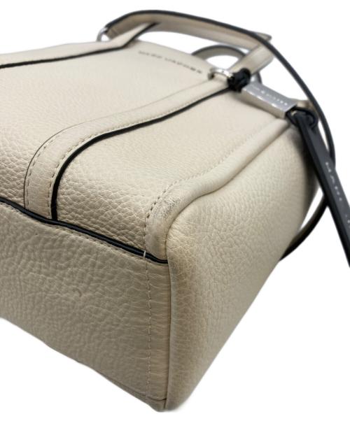 MARC JACOBS（マークジェイコブス）MARC JACOBS (マークジェイコブズ) THE TAG TOTE 21 /ザ タグ トート 21/ショルダーバッグ/ハンドバッグ アイボリーの古着・服飾アイテム