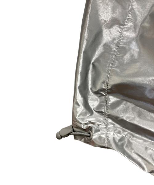 adidas（アディダス）adidas (アディダス) エキップメント メタリック ウインドブレーカー シルバー サイズ:M 未使用品の古着・服飾アイテム