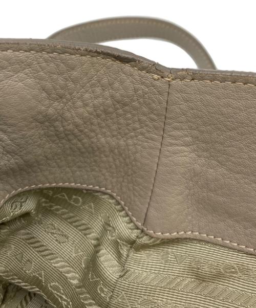 PRADA（プラダ）PRADA (プラダ) 2WAYレザーハンドバッグ/ショルダーバッグ/ハンドバッグ ベージュの古着・服飾アイテム