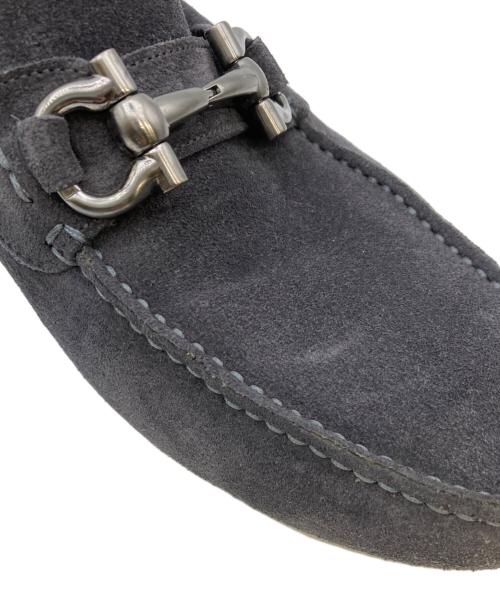 Salvatore Ferragamo（サルヴァトーレ フェラガモ）Salvatore Ferragamo (サルヴァトーレ フェラガモ) ドライビングローファー グレー サイズ:6 1/2の古着・服飾アイテム