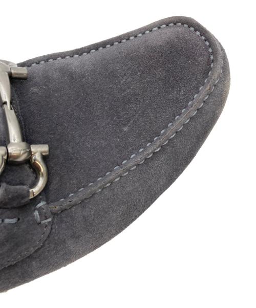 Salvatore Ferragamo（サルヴァトーレ フェラガモ）Salvatore Ferragamo (サルヴァトーレ フェラガモ) ドライビングローファー グレー サイズ:6 1/2の古着・服飾アイテム