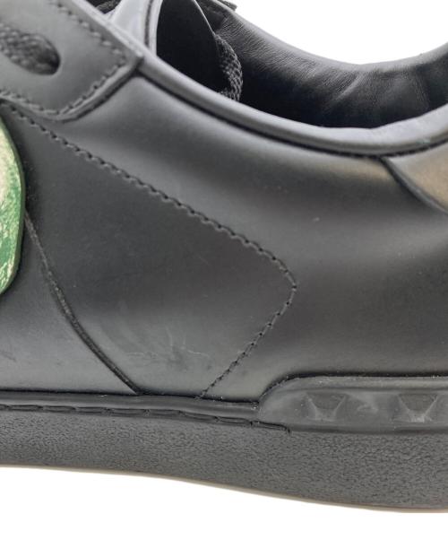 VALENTINO GARAVANI（ヴァレンティノ・ガラヴァーニ）VALENTINO GARAVANI (ヴァレンティノ・ガラヴァーニ) UNDERCOVER (アンダーカバー) コラボ レザースニーカー ブラック サイズ:41の古着・服飾アイテム